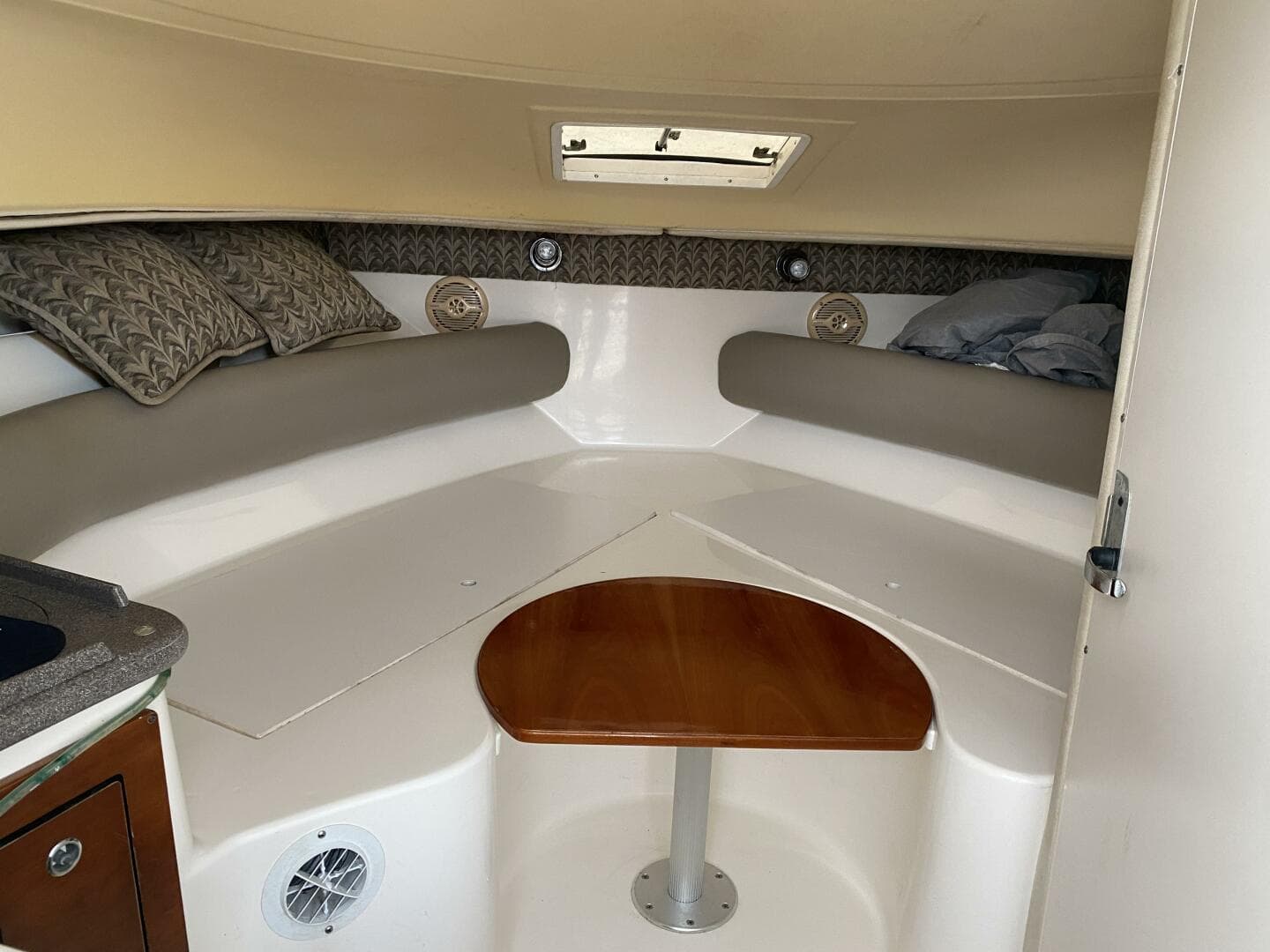 2003 Edgewater 265 Express — photo 16