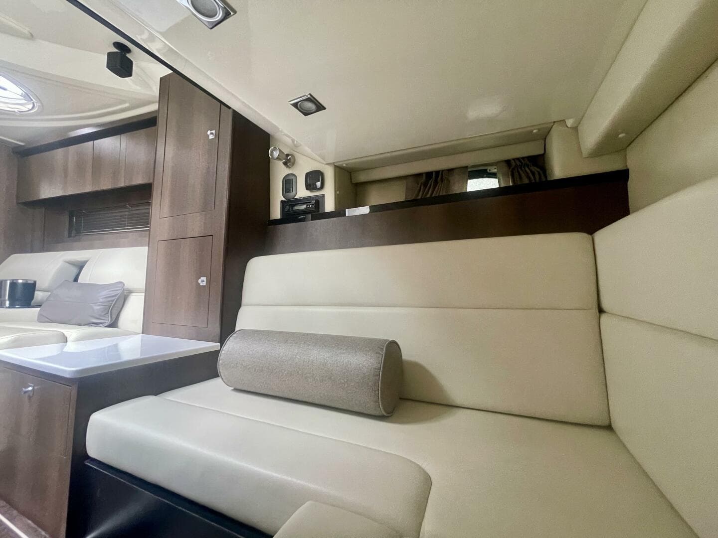 2016 Monterey 335 Sport Yacht — photo 37