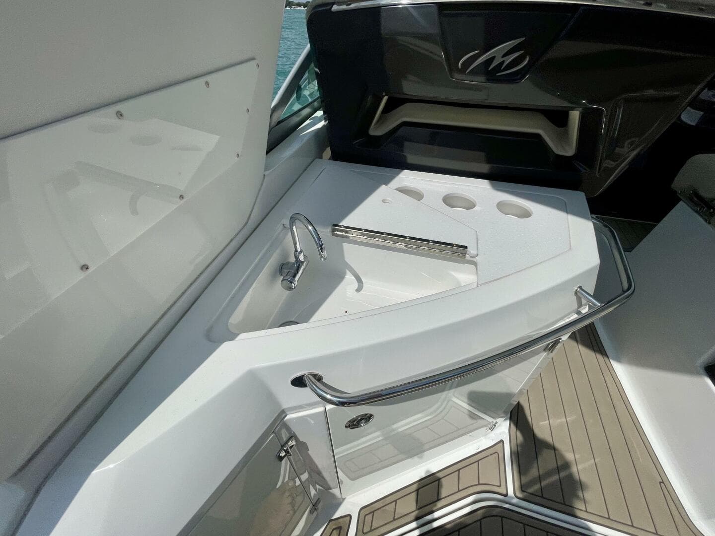 2016 Monterey 335 Sport Yacht — photo 30