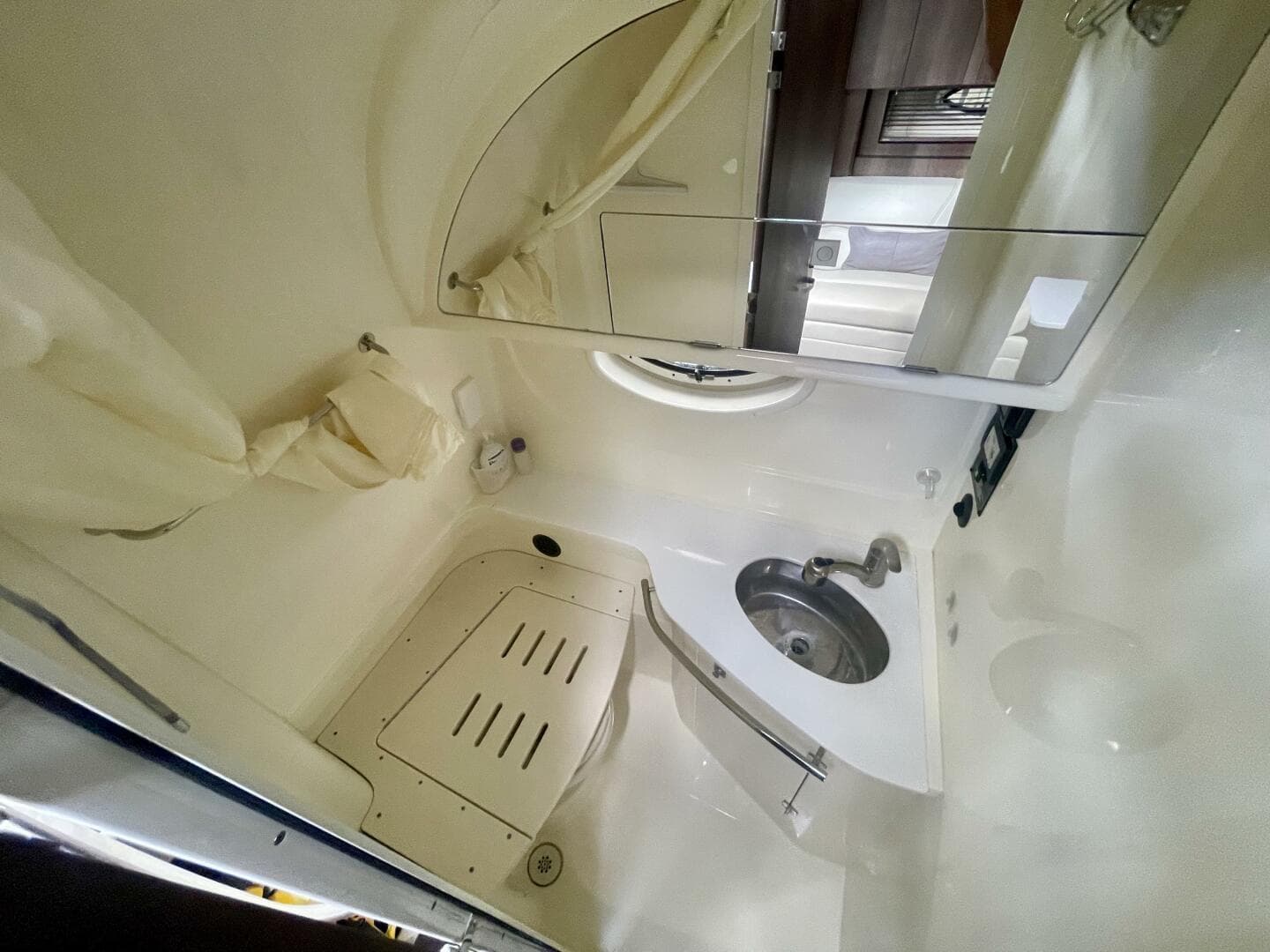 2016 Monterey 335 Sport Yacht — photo 45