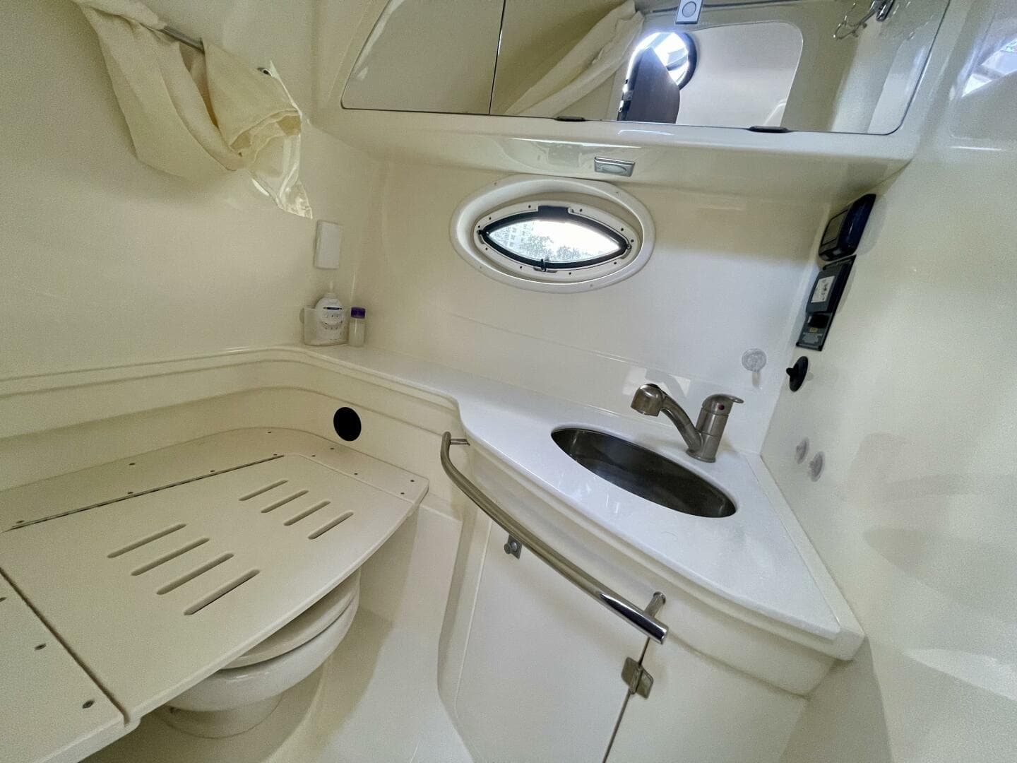 2016 Monterey 335 Sport Yacht — photo 46