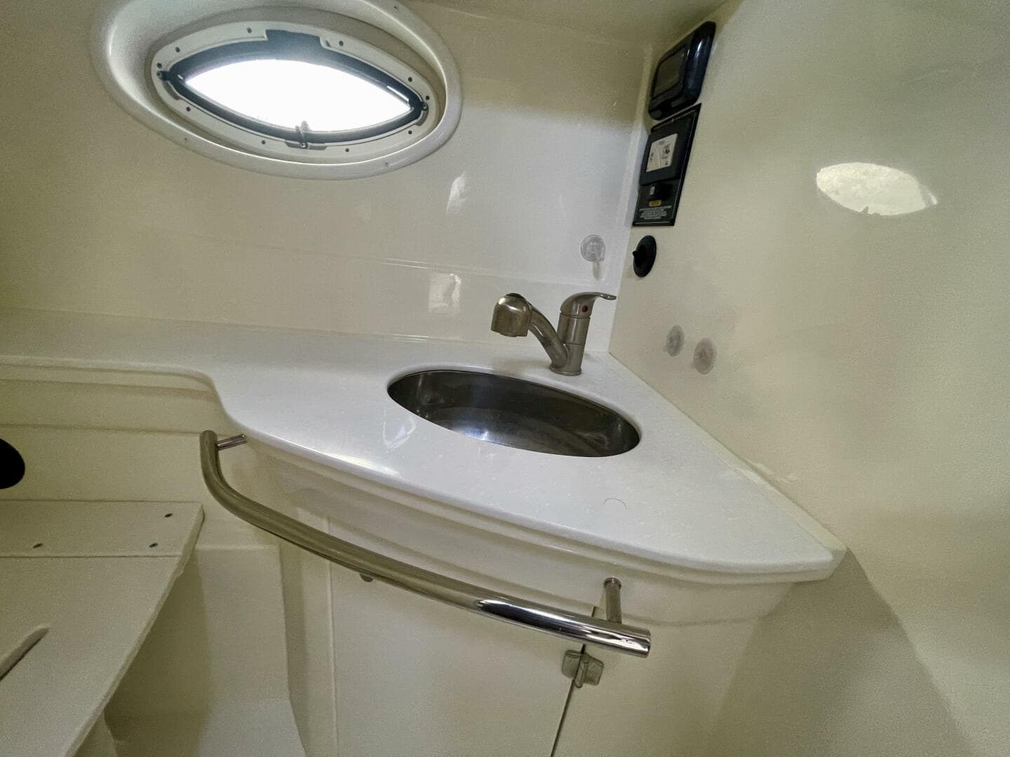 2016 Monterey 335 Sport Yacht — photo 44