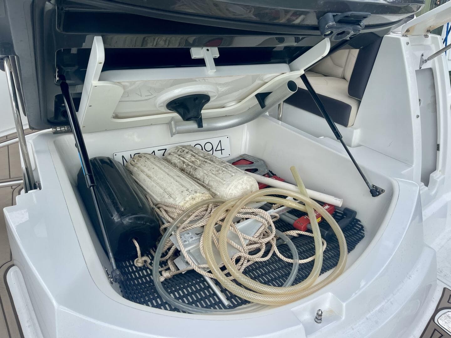 2016 Monterey 335 Sport Yacht — photo 29