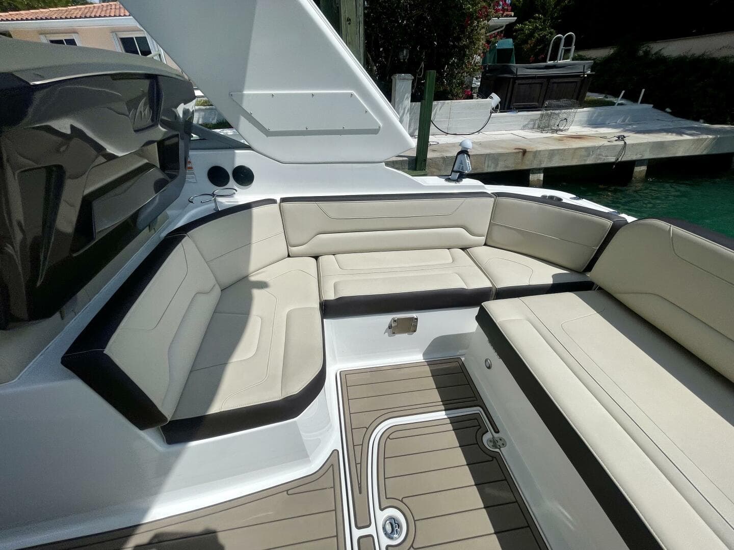 2016 Monterey 335 Sport Yacht — photo 21