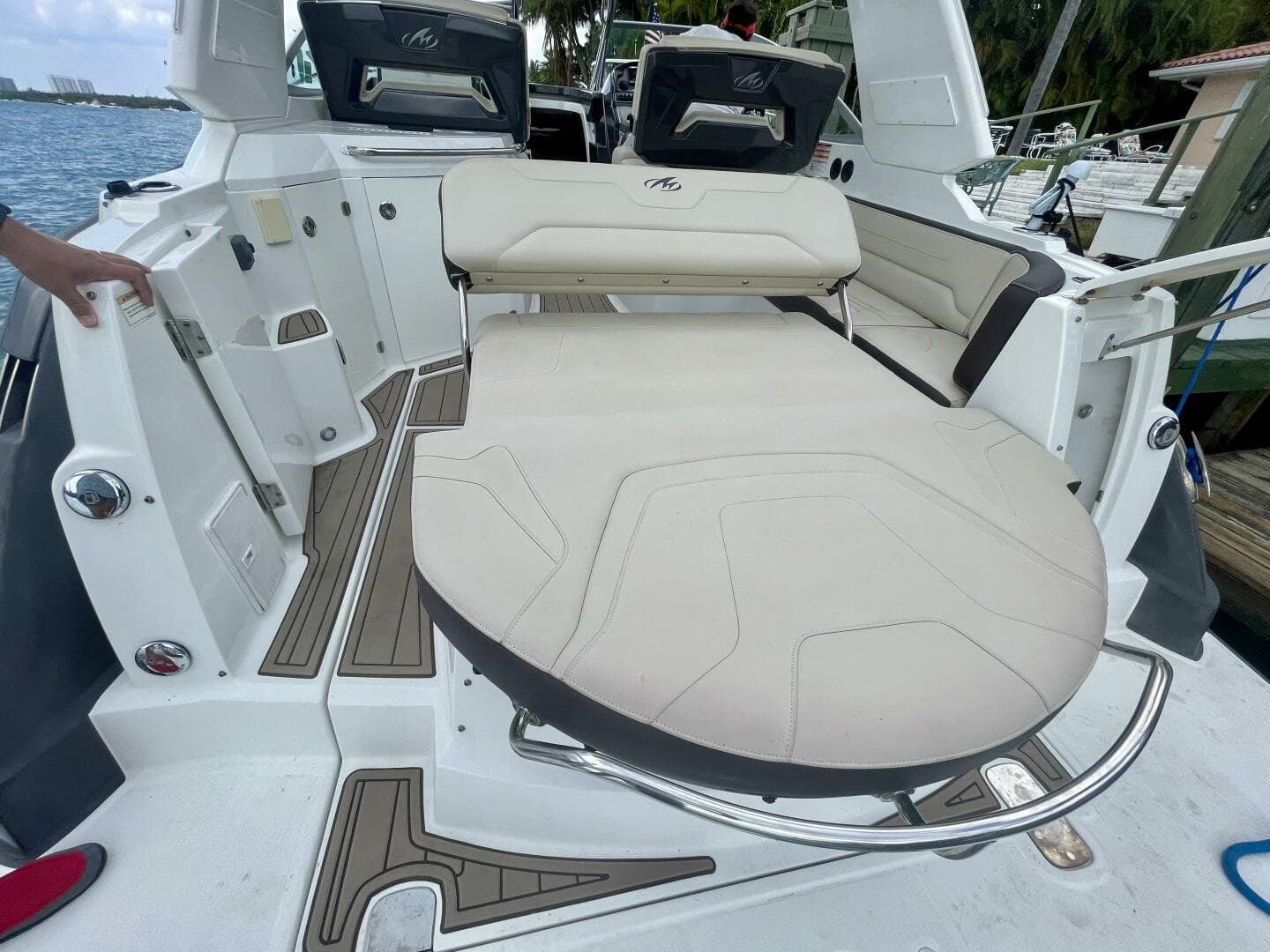 2016 Monterey 335 Sport Yacht — photo 17