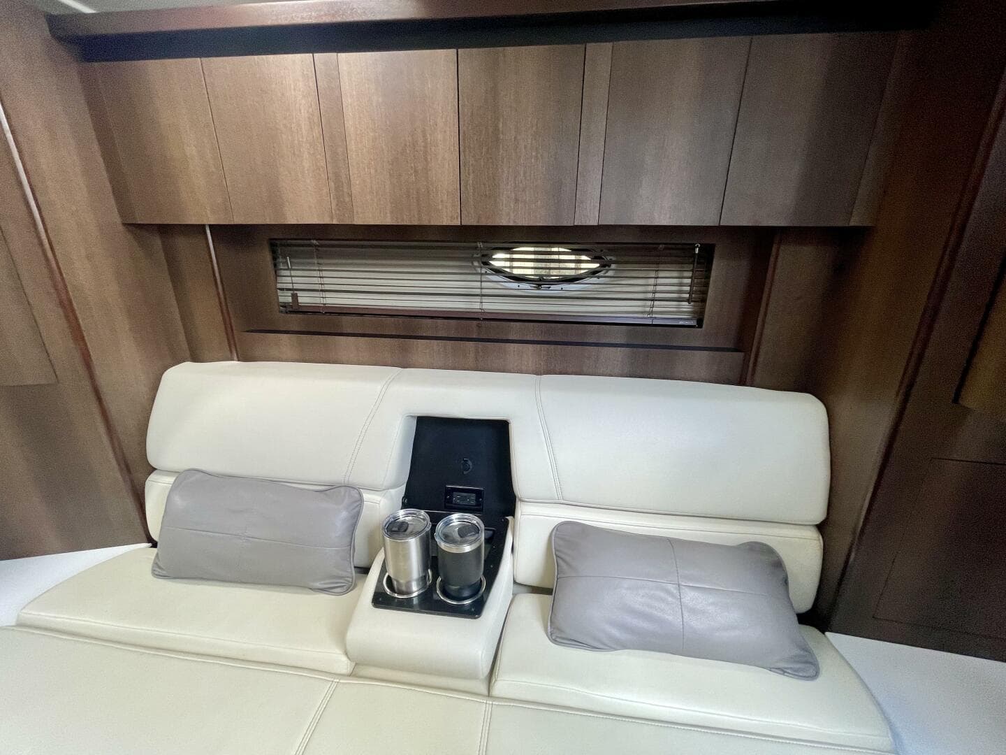 2016 Monterey 335 Sport Yacht — photo 39