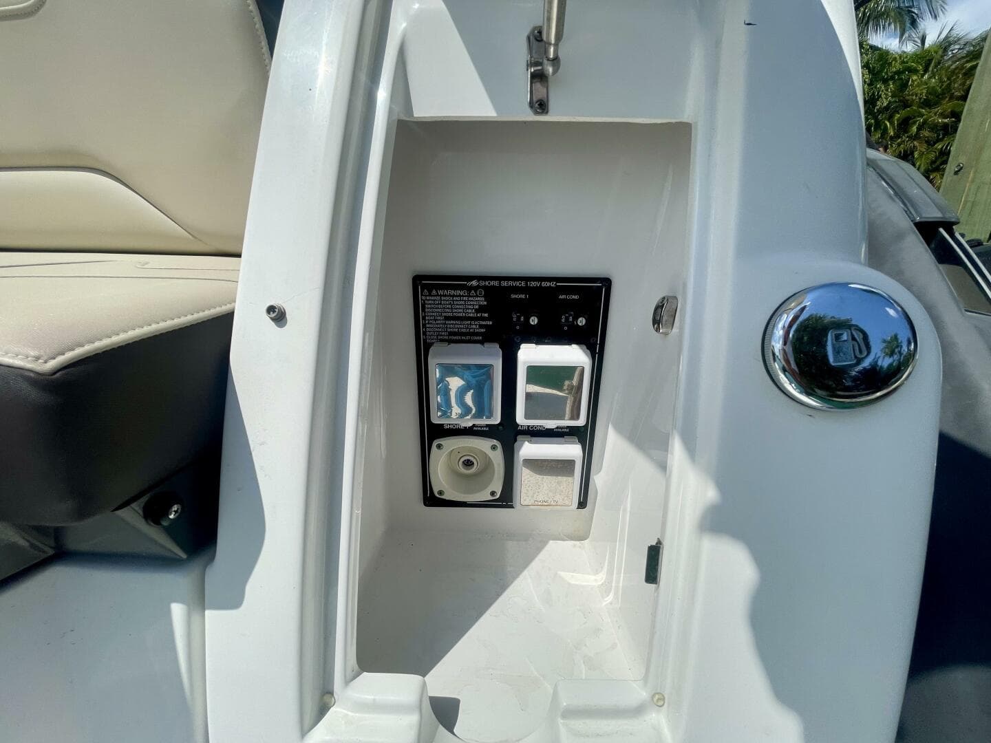 2016 Monterey 335 Sport Yacht — photo 27