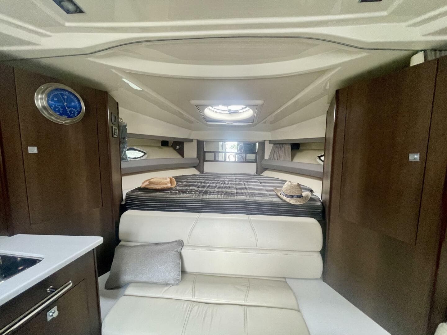 2016 Monterey 335 Sport Yacht — photo 33