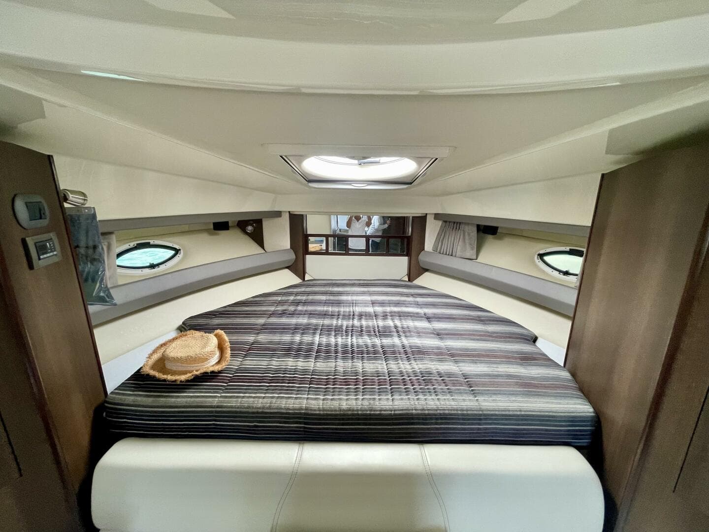 2016 Monterey 335 Sport Yacht — photo 32