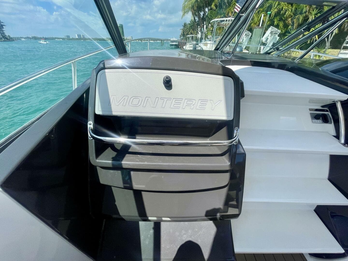 2016 Monterey 335 Sport Yacht — photo 19