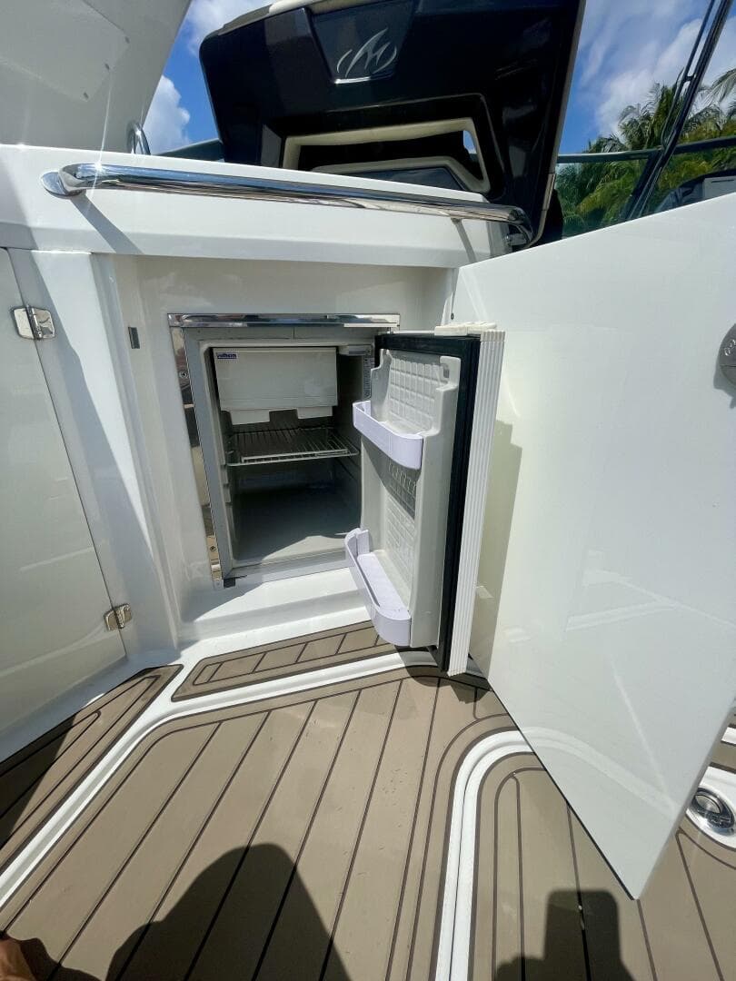 2016 Monterey 335 Sport Yacht — photo 31