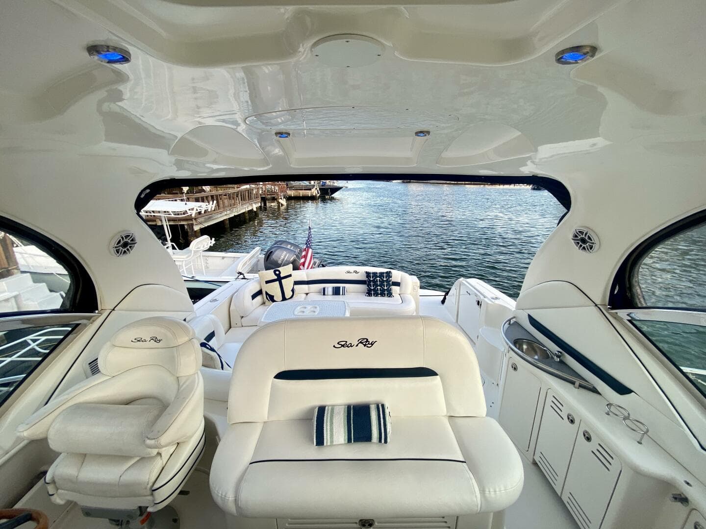 2005 Sea Ray 420 Sundancer — photo 10