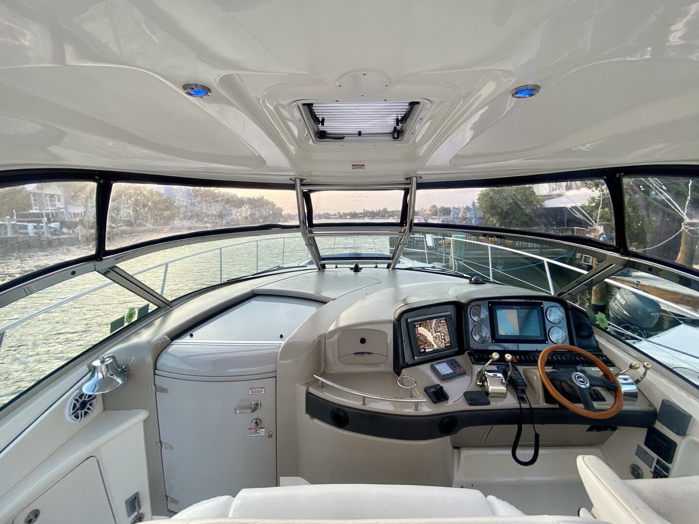 2005 Sea Ray 420 Sundancer — photo 13