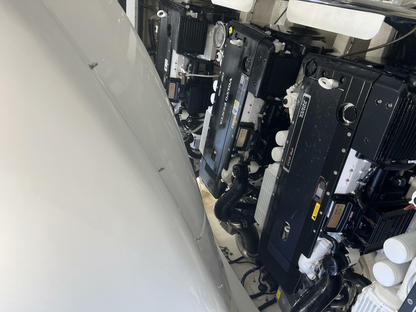 2009 Lazzara Yachts Lsx 75 — photo 32