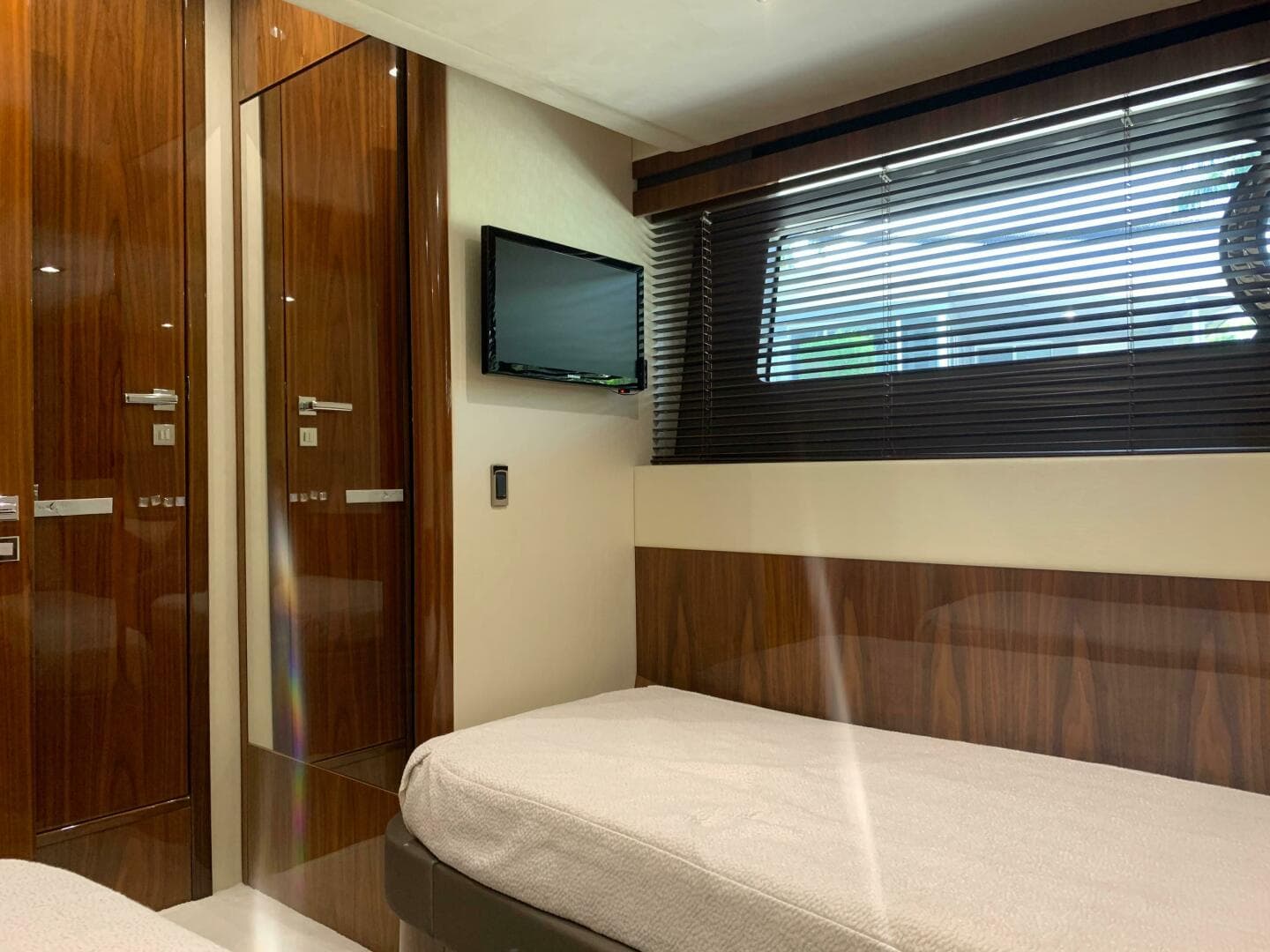 2016 Sunseeker Manhattan 65 — photo 22