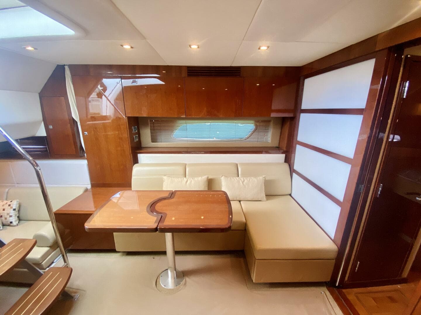 2010 Sea Ray 450 Sundancer — photo 48