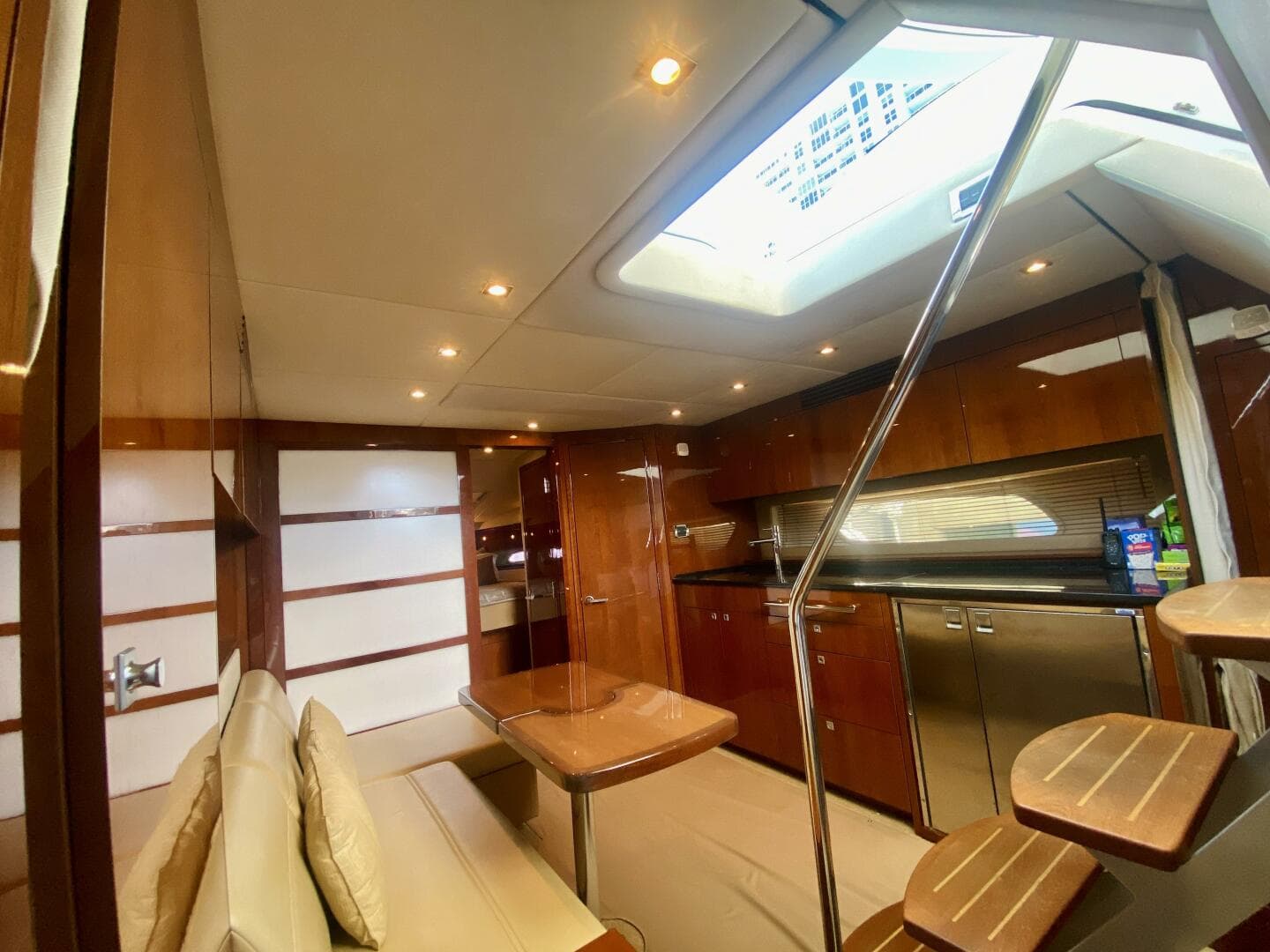 2010 Sea Ray 450 Sundancer — photo 46