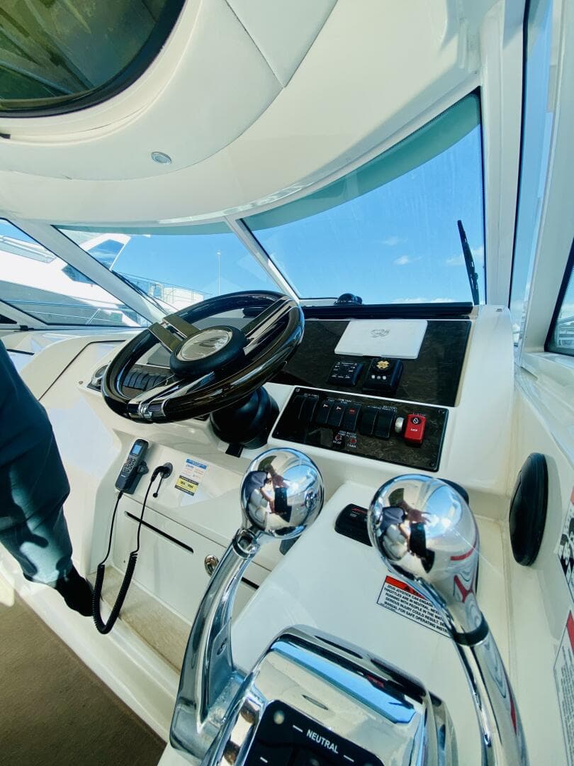 2010 Sea Ray 450 Sundancer — photo 22