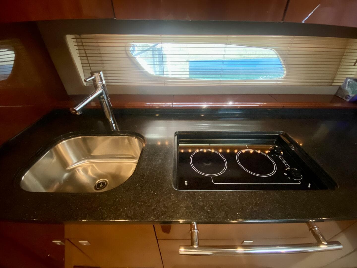 2010 Sea Ray 450 Sundancer — photo 56