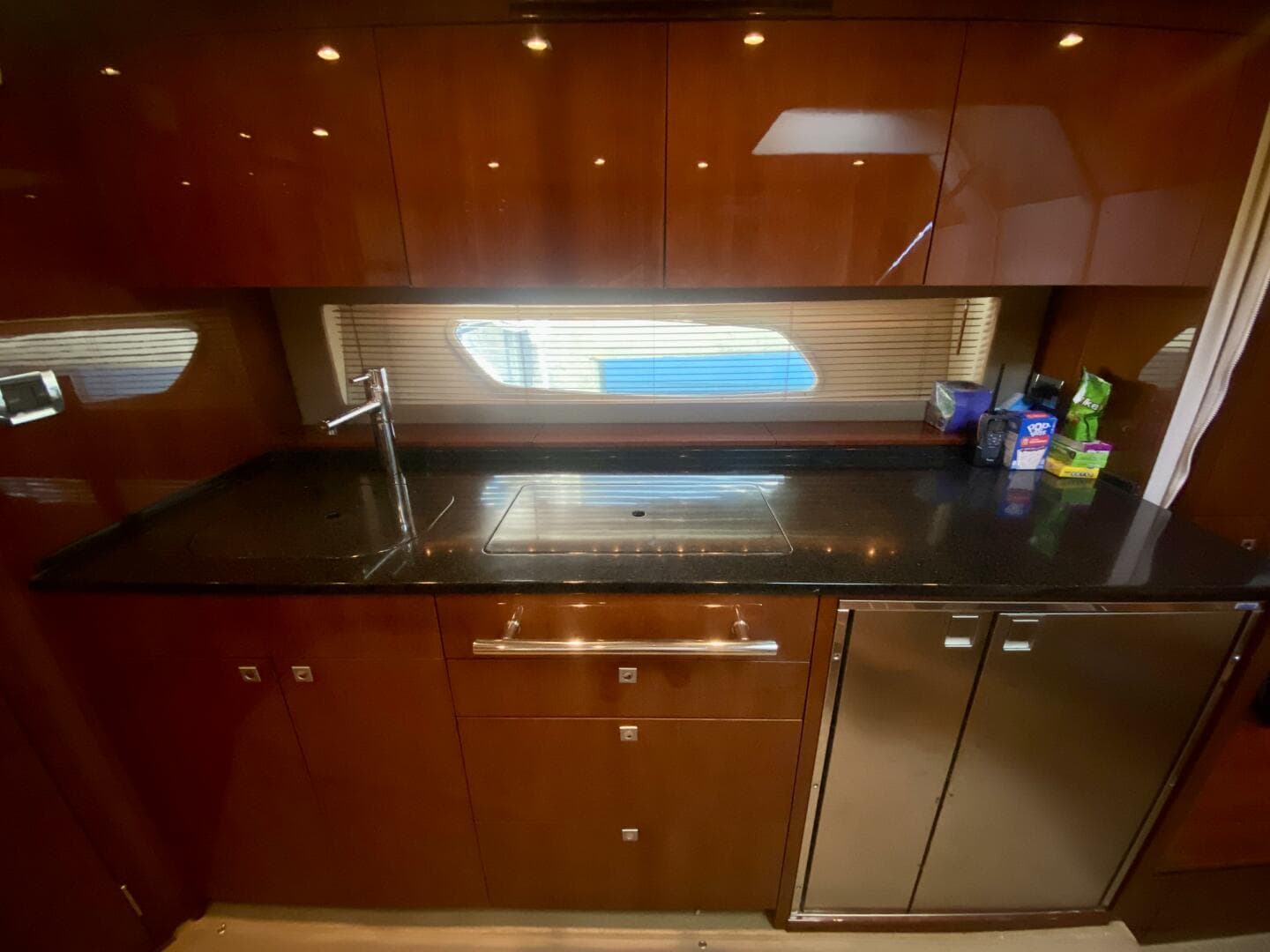 2010 Sea Ray 450 Sundancer — photo 54