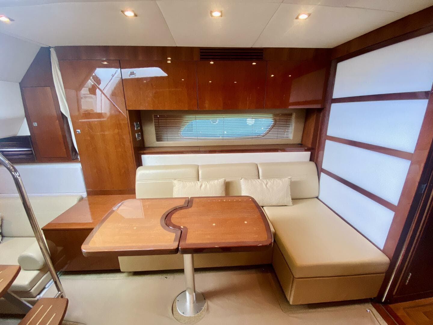 2010 Sea Ray 450 Sundancer — photo 47