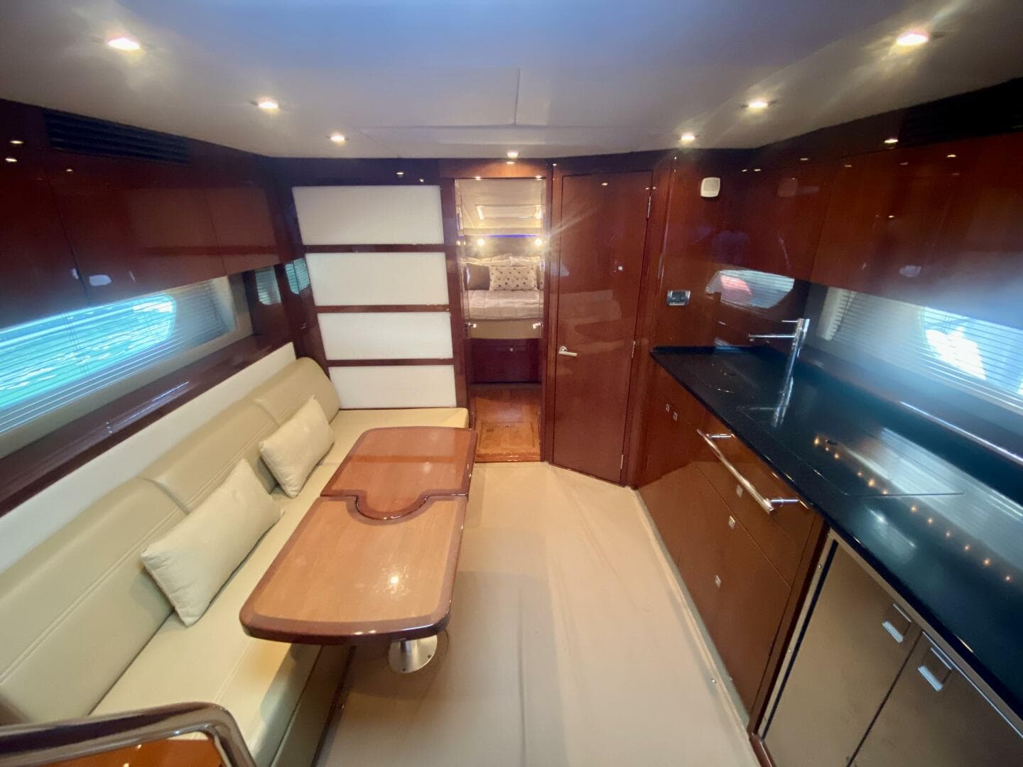 2010 Sea Ray 450 Sundancer — photo 53