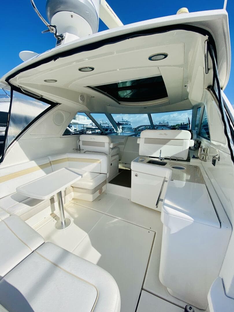 2010 Sea Ray 450 Sundancer — photo 9