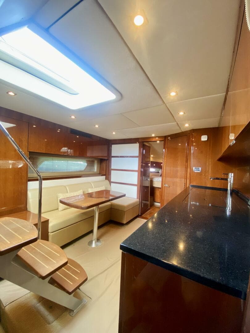 2010 Sea Ray 450 Sundancer — photo 42
