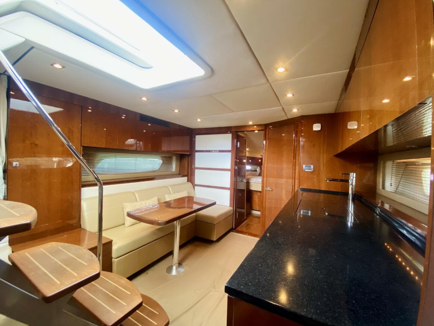 2010 Sea Ray 450 Sundancer — photo 45