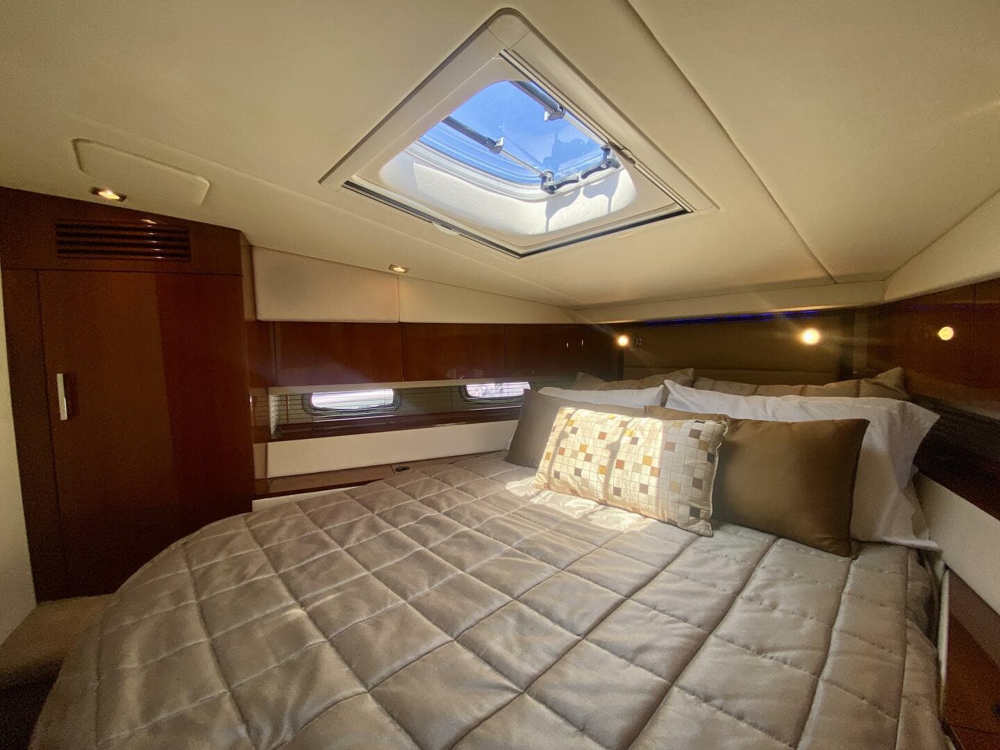 2010 Sea Ray 450 Sundancer — photo 61