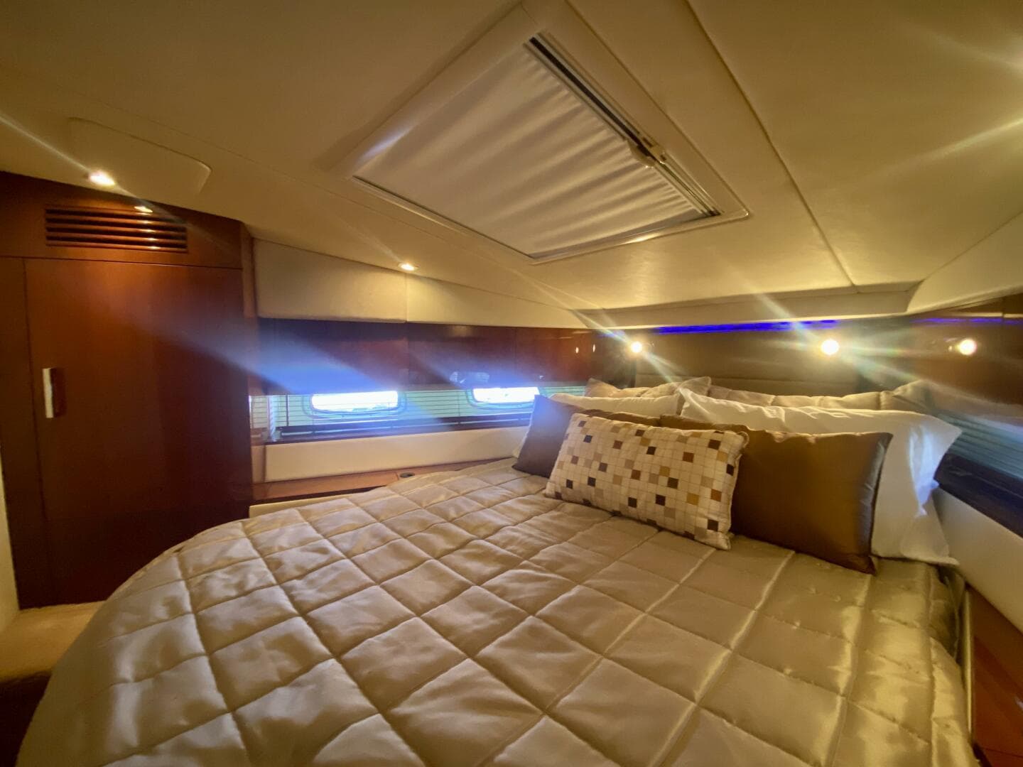 2010 Sea Ray 450 Sundancer — photo 60