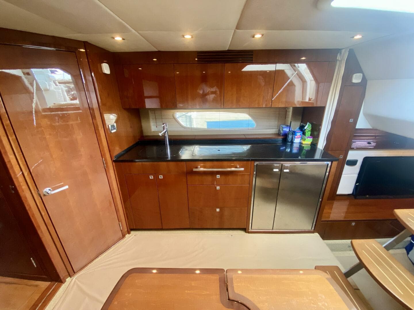 2010 Sea Ray 450 Sundancer — photo 49