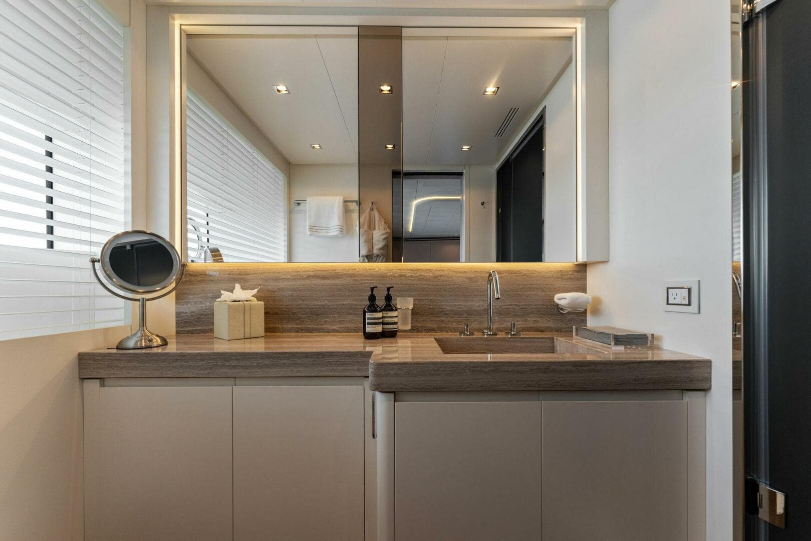 2020 Mangusta 33M Gransport — photo 36