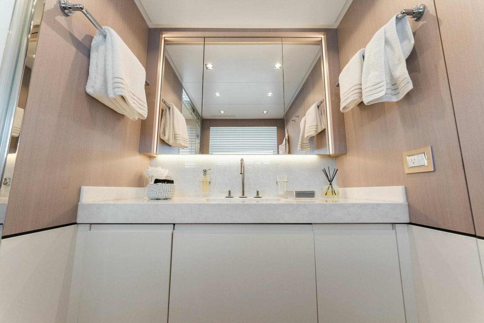 2020 Mangusta 33M Gransport — photo 44