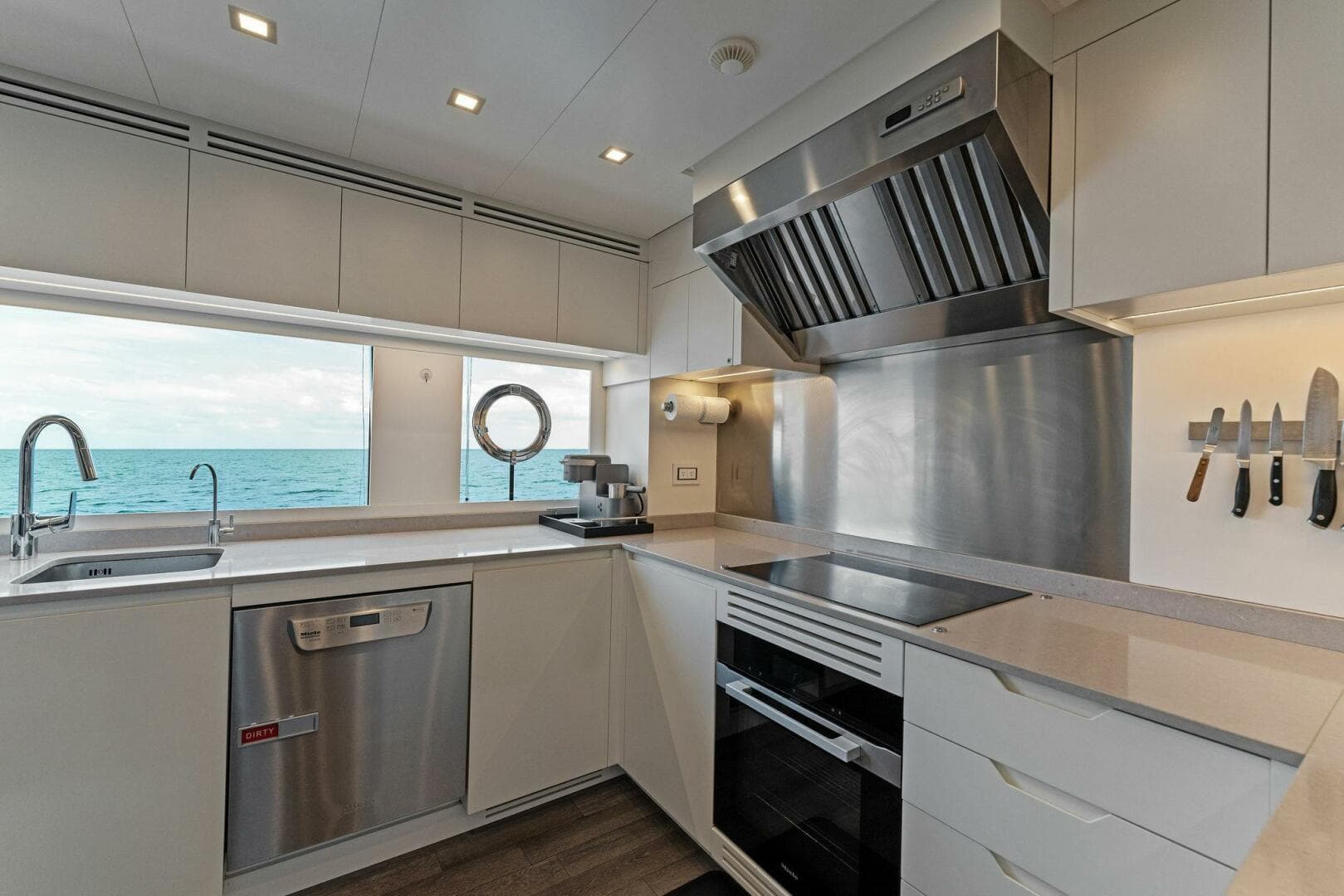 2020 Mangusta 33M Gransport — photo 38