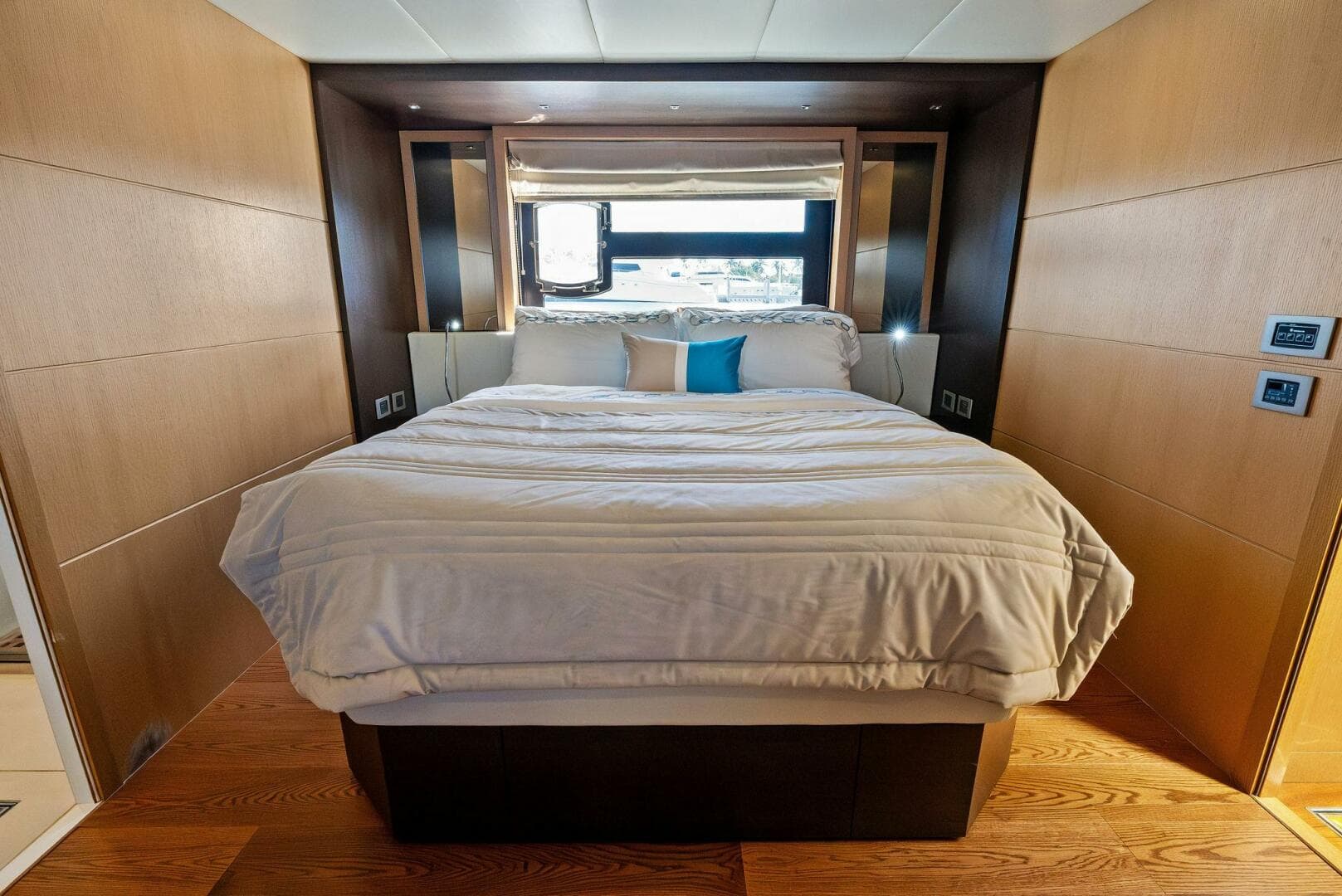 2013 Absolute 64 — photo 47