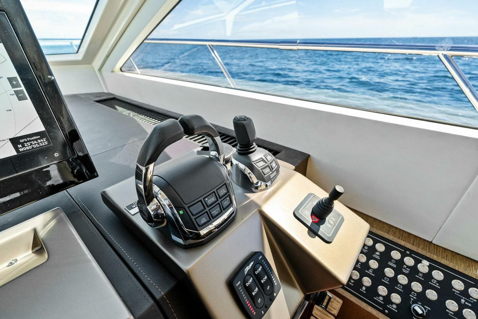 2013 Absolute 64 — photo 26