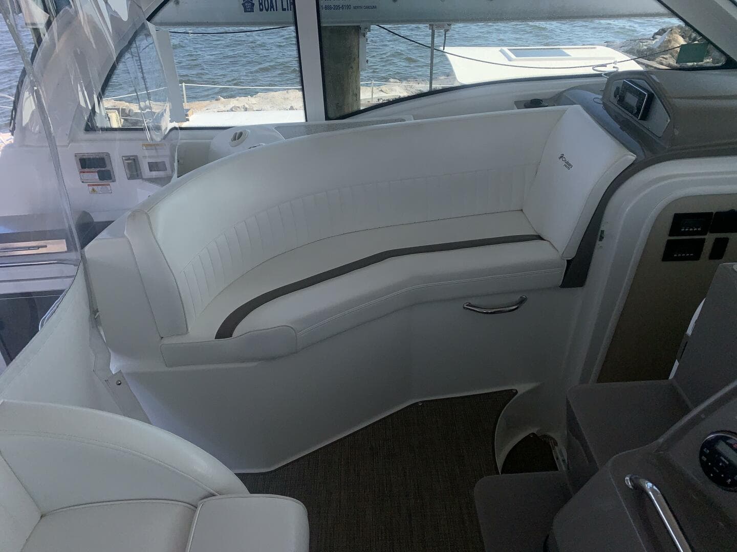2011 Cruisers Yachts 420 Sports Coupe — photo 18