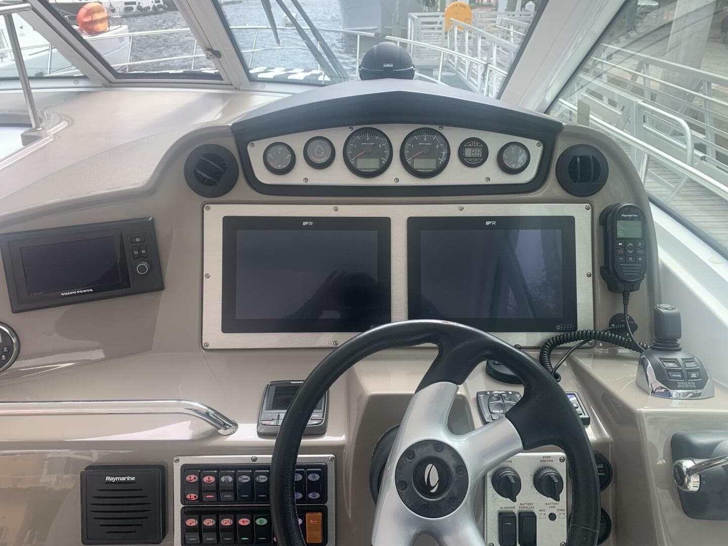 2011 Cruisers Yachts 420 Sports Coupe — photo 22