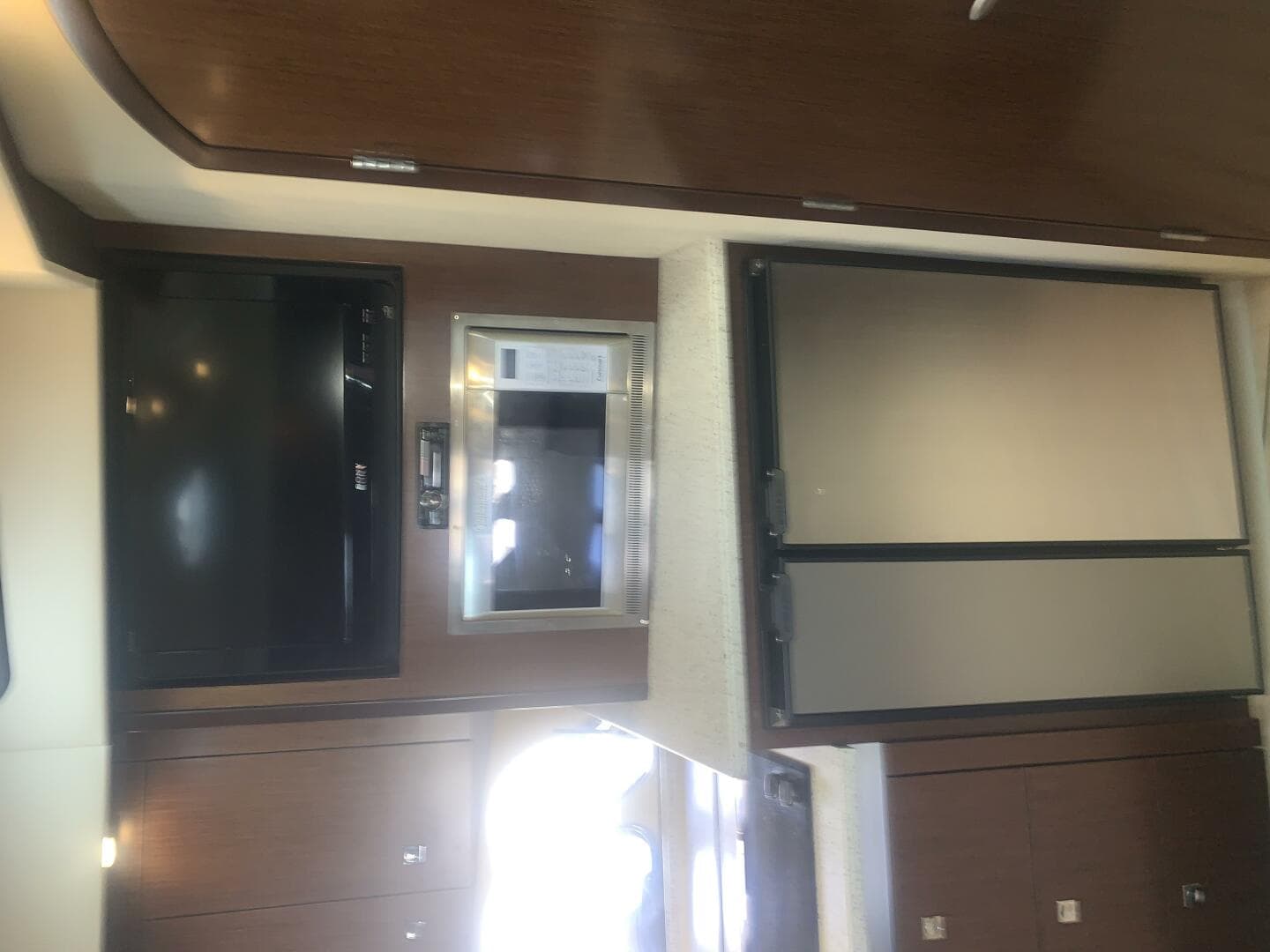 2011 Cruisers Yachts 420 Sports Coupe — photo 29