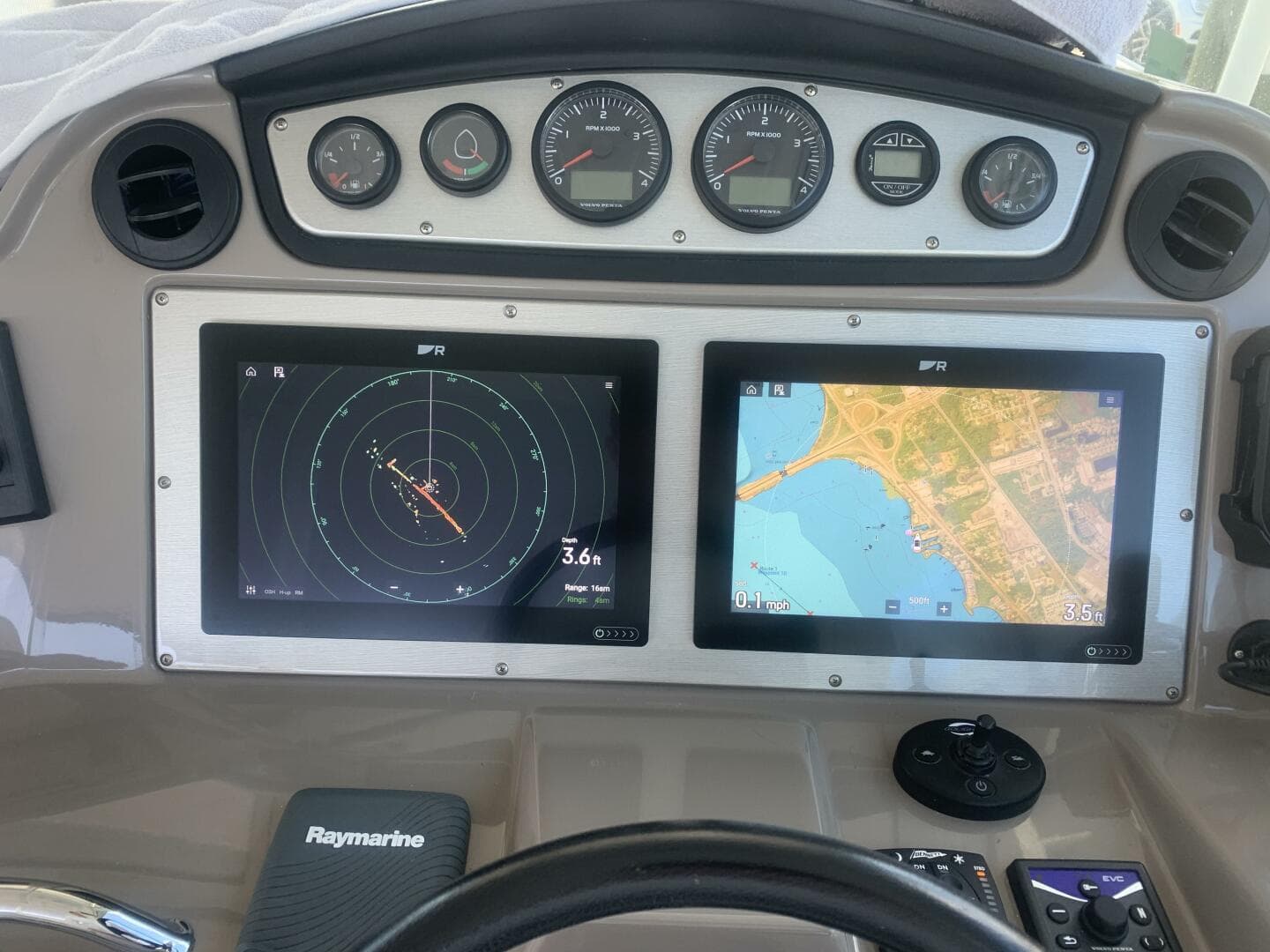 2011 Cruisers Yachts 420 Sports Coupe — photo 24