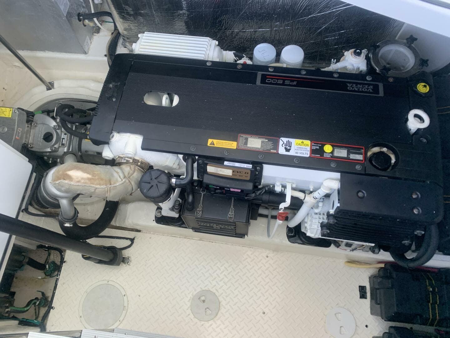 2011 Cruisers Yachts 420 Sports Coupe — photo 35