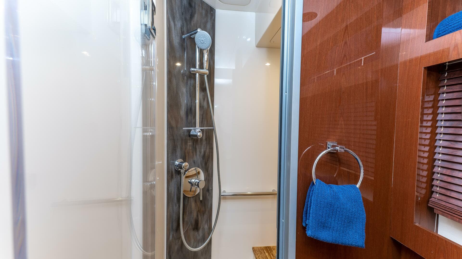 2016 Sea Ray 510 Fly — photo 35