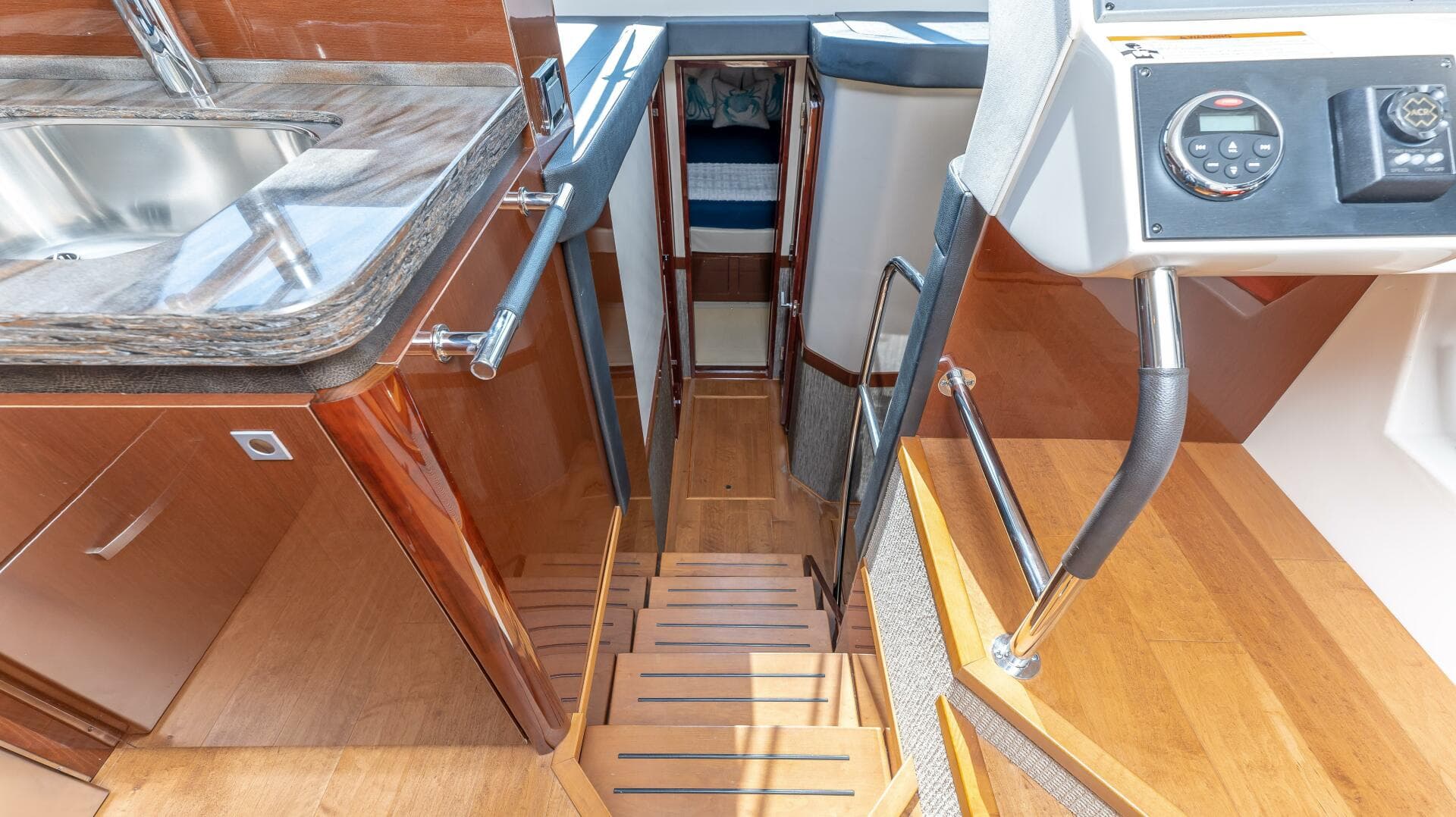2016 Sea Ray 510 Fly — photo 26