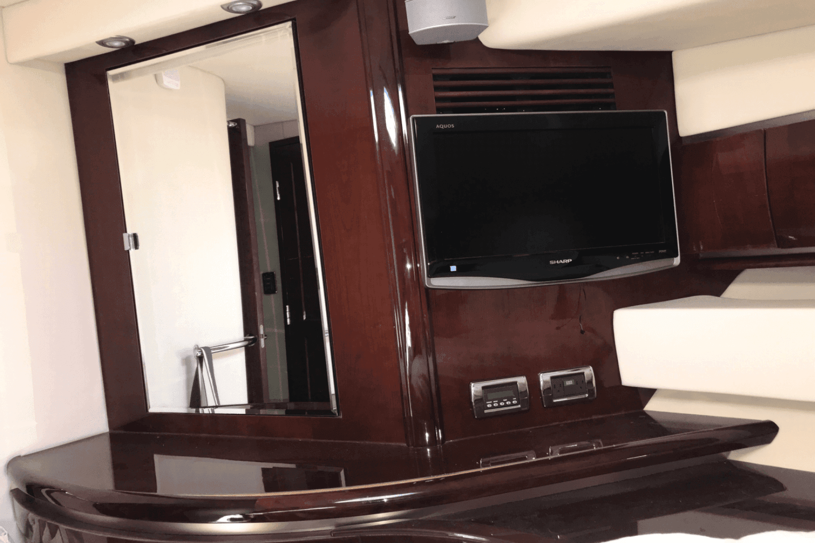 2009 Sea Ray 52 Sundancer — photo 31