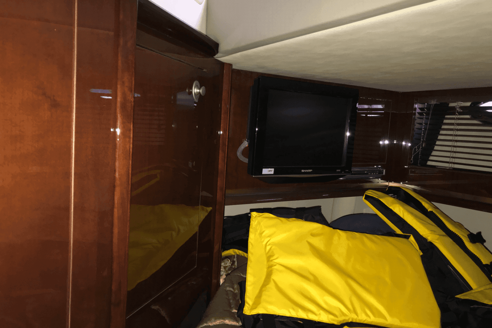 2009 Sea Ray 52 Sundancer — photo 41