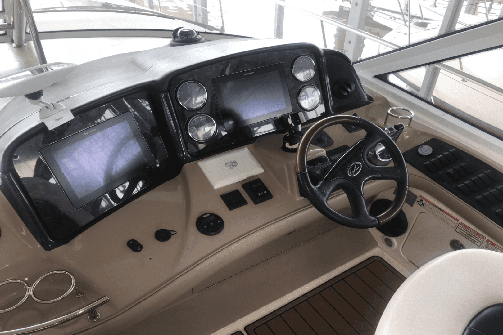 2009 Sea Ray 52 Sundancer — photo 25