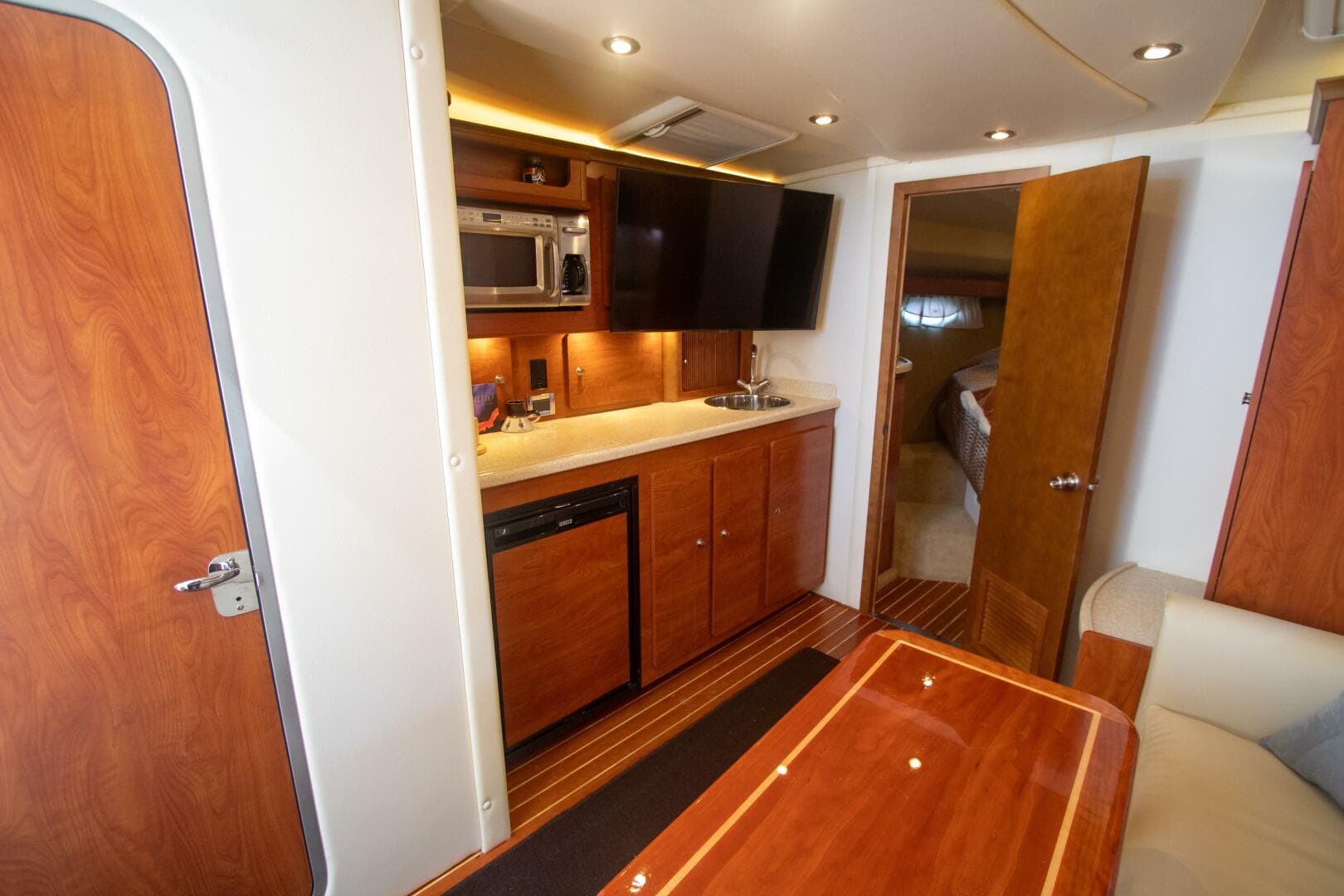 2008 Rinker 40 Express Cruiser — photo 2