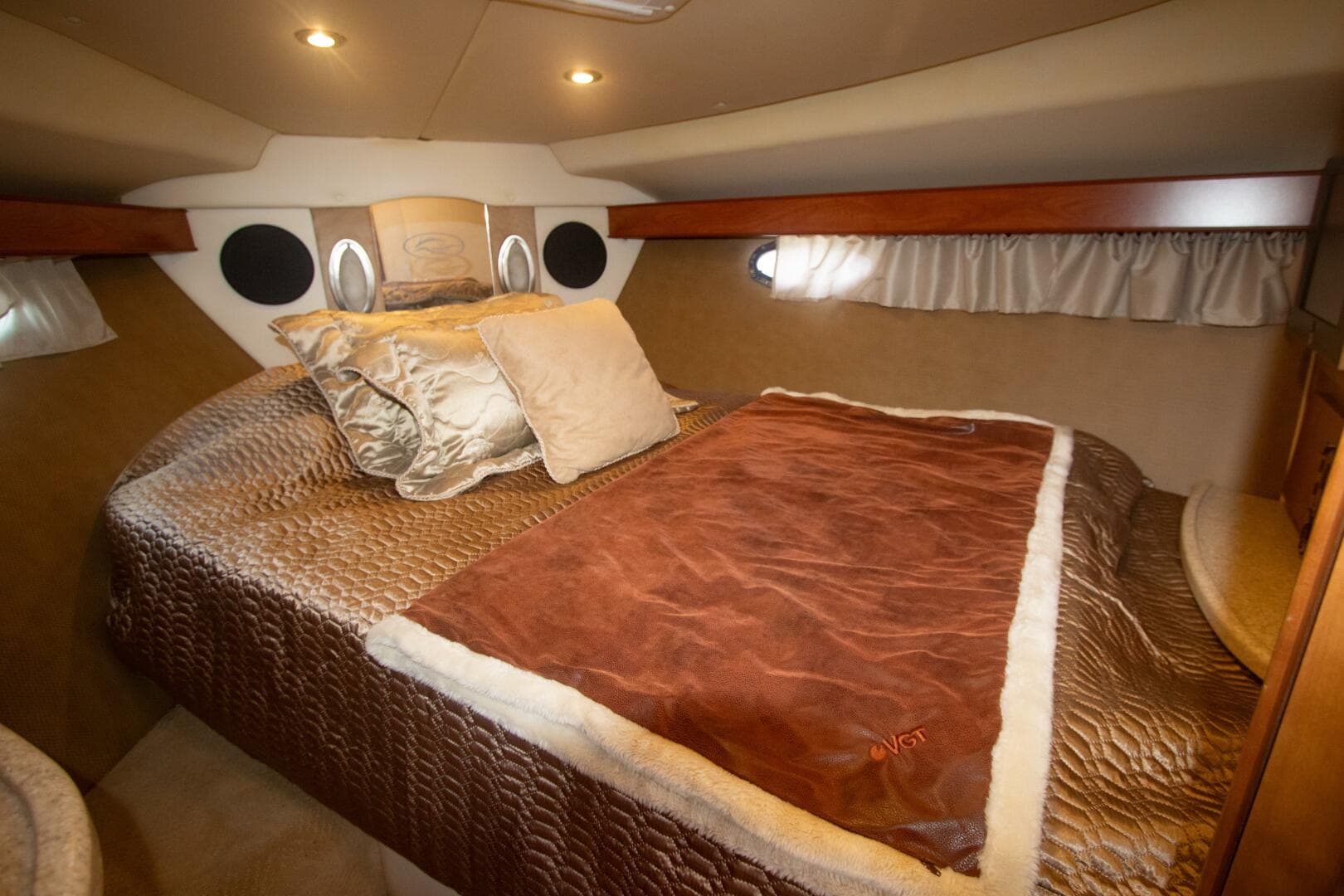 2008 Rinker 40 Express Cruiser — photo 10