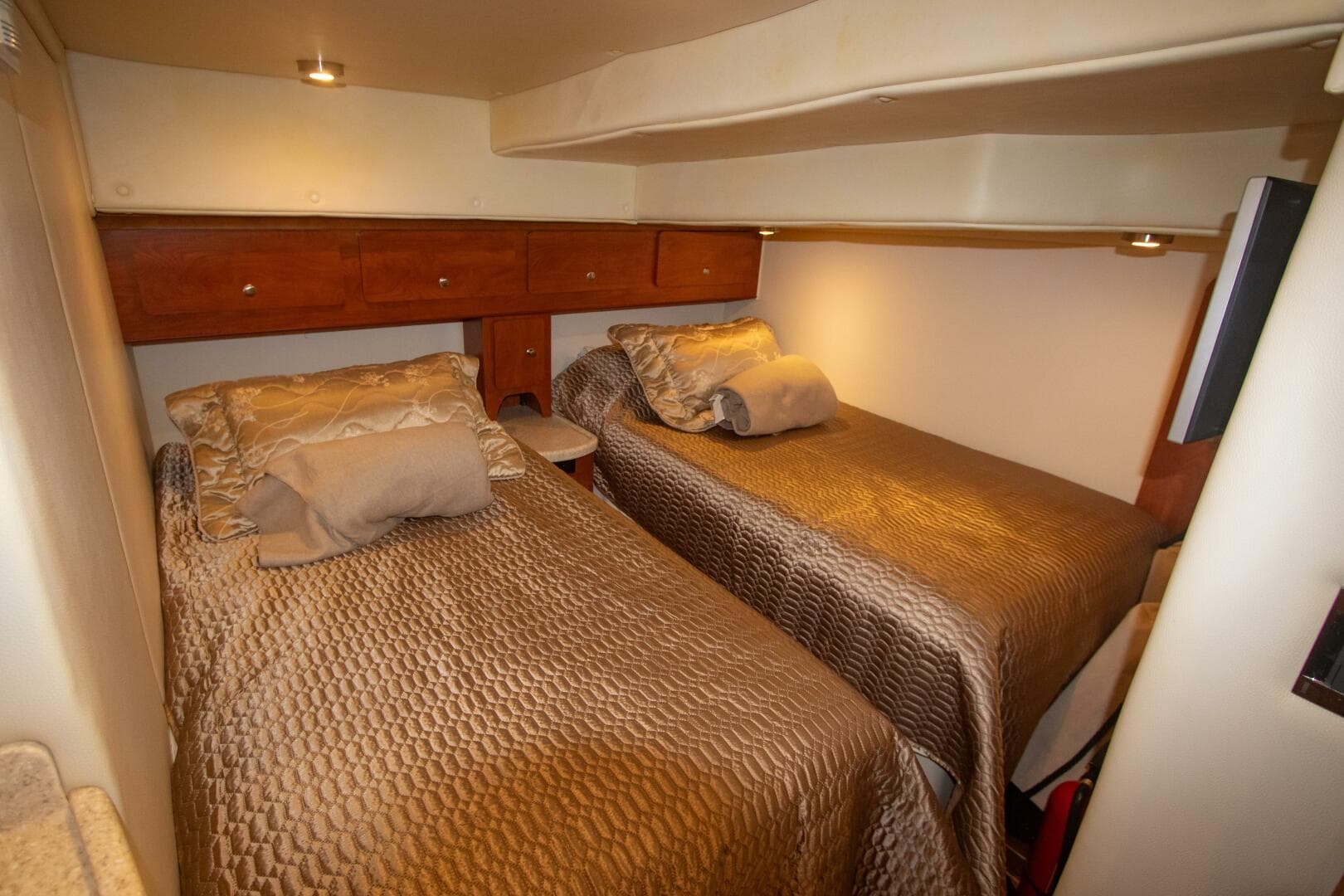 2008 Rinker 40 Express Cruiser — photo 3